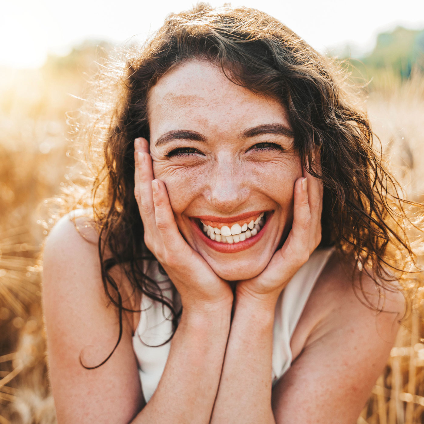 Erdling Vitamin C Komplex Kapseln von Waldkraft - lachende Frau