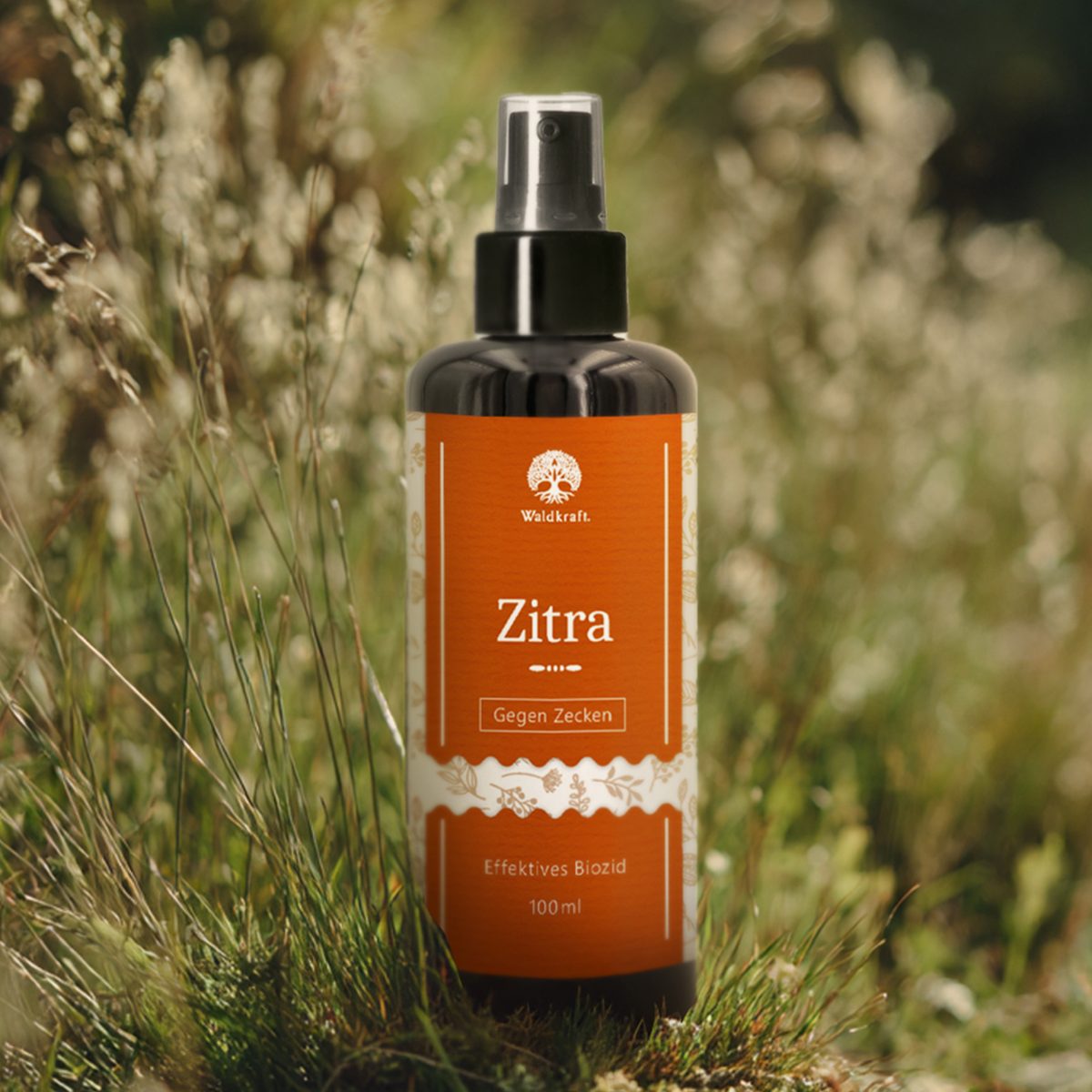 Zitra – Zeckenschutz Spray für Hunde und Katzen - Spray im Wald